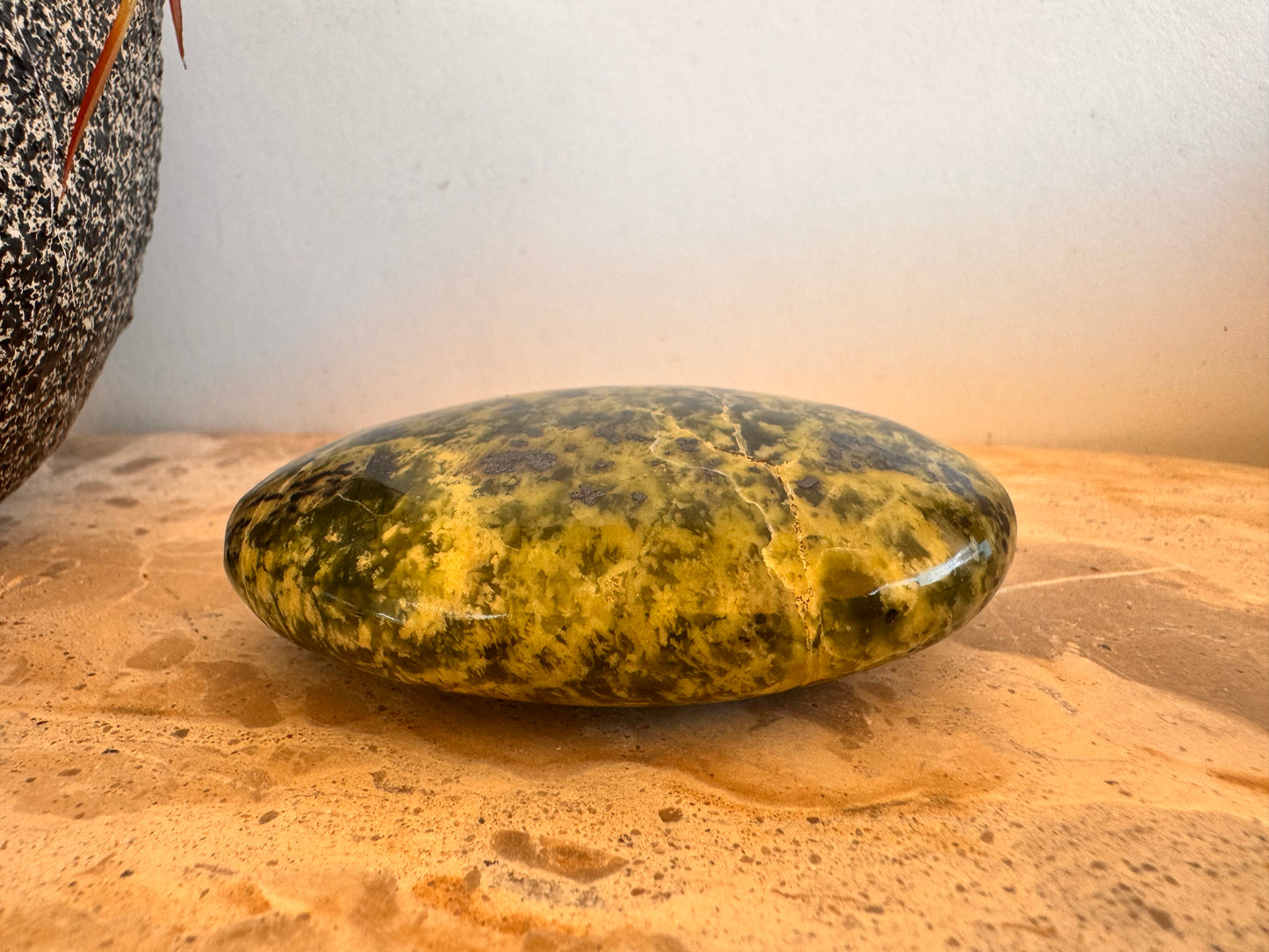 Mixed Serpentine Palm Stone 170g