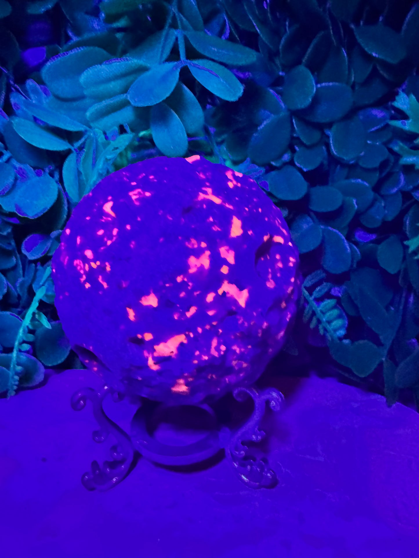 Yooperlite Moon Sphere UV 728g