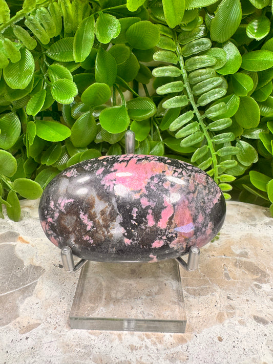 Rhodonite Palm Stone 186g
