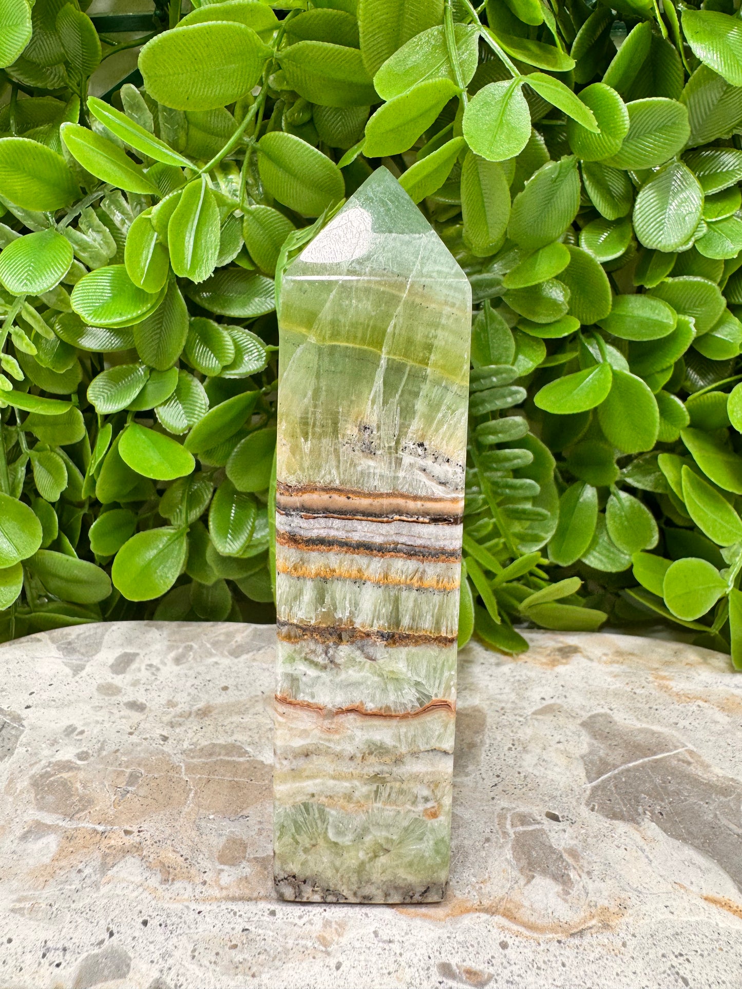 Emerald Kiwi Calcite Tower 278g