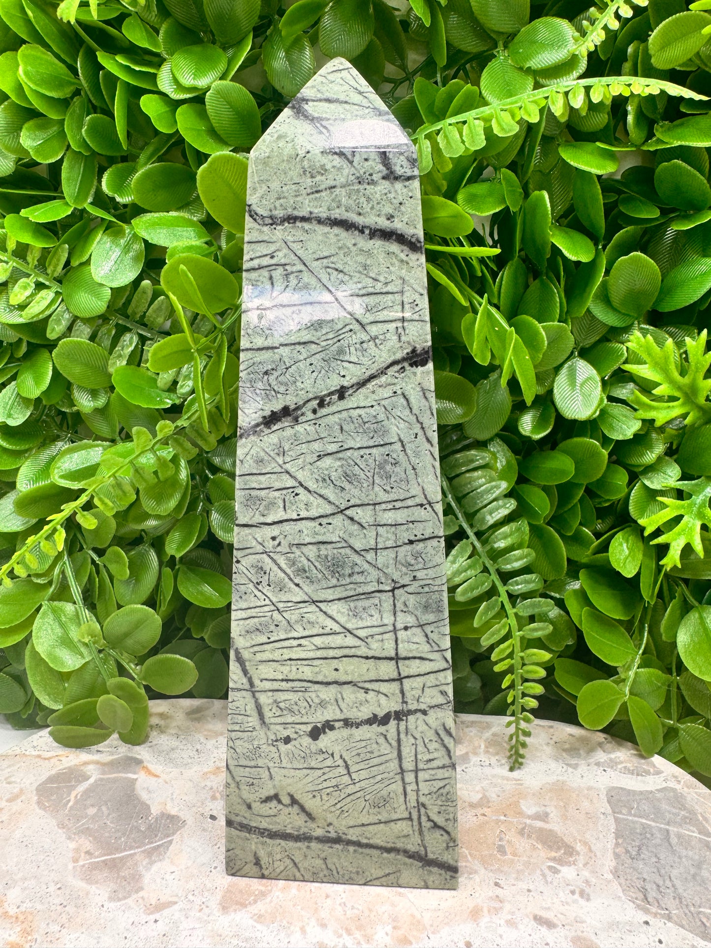 Black Vein Serpentine Tower 1624g
