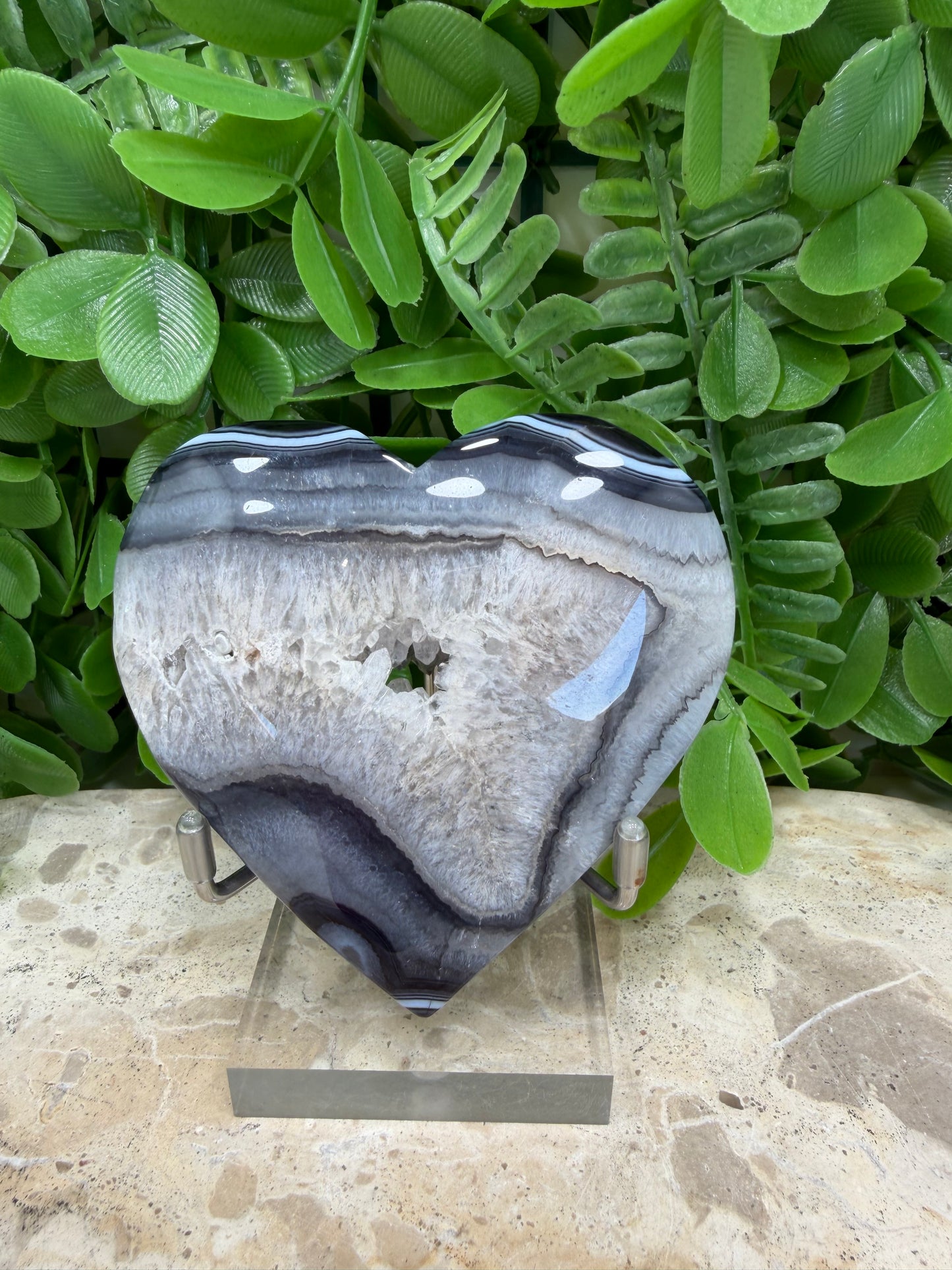 Druzy Black Banded Onyx Heart 174g
