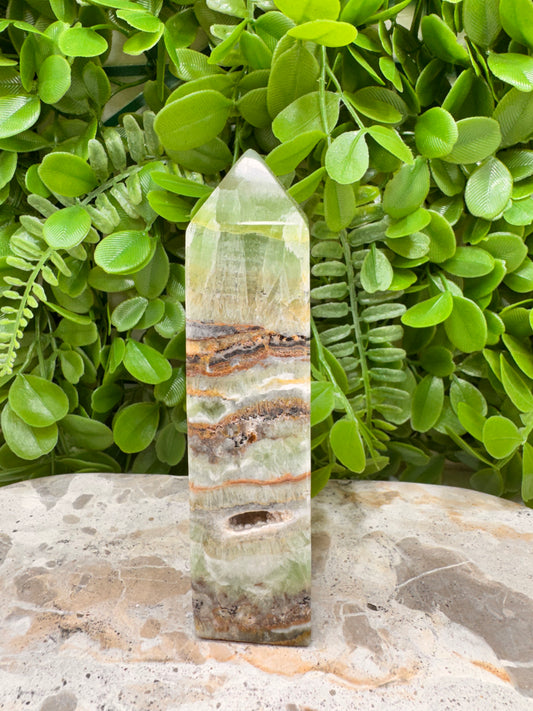 Emerald Kiwi Calcite Tower 302g
