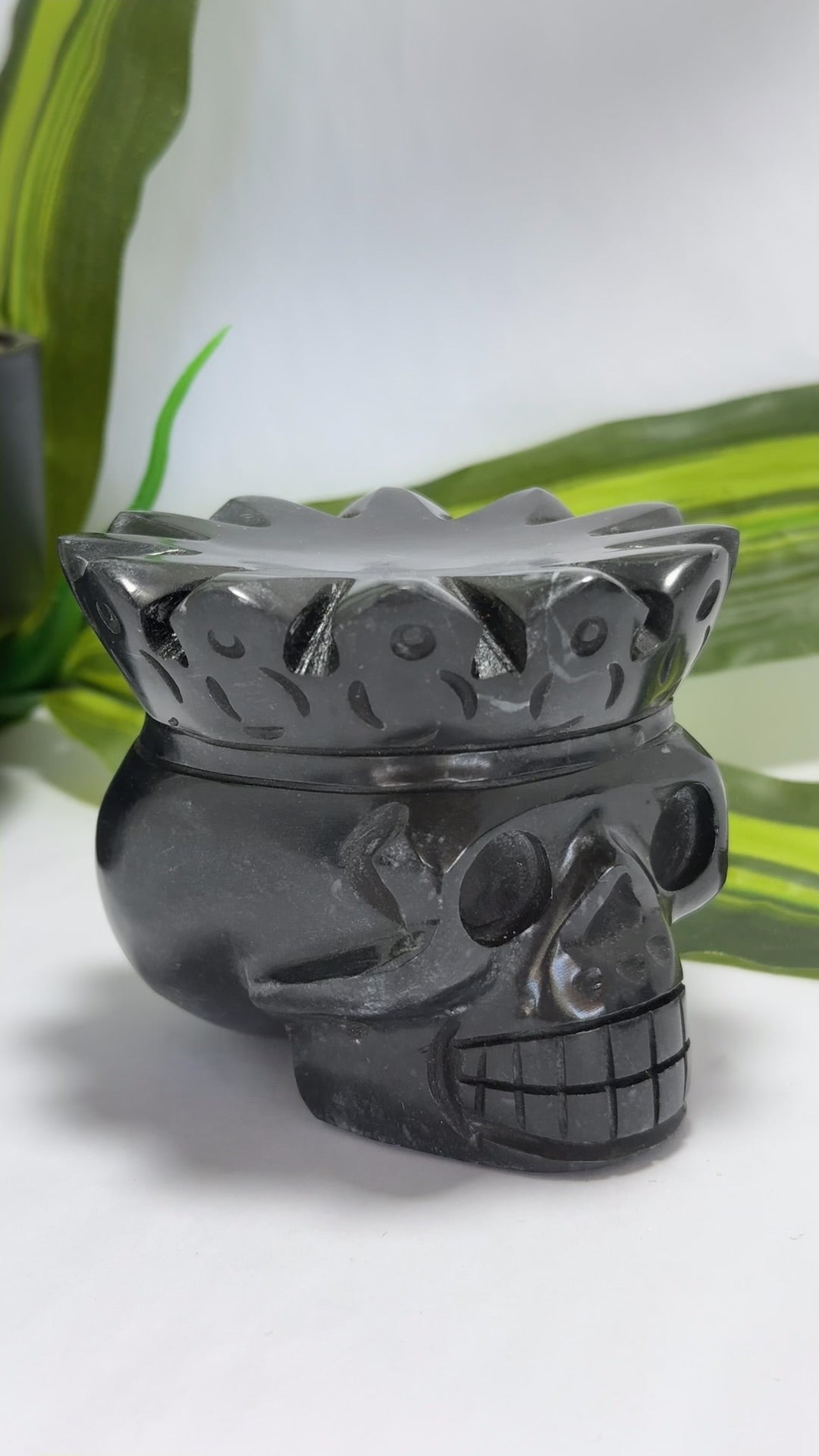 Black Jade King Skull 954g