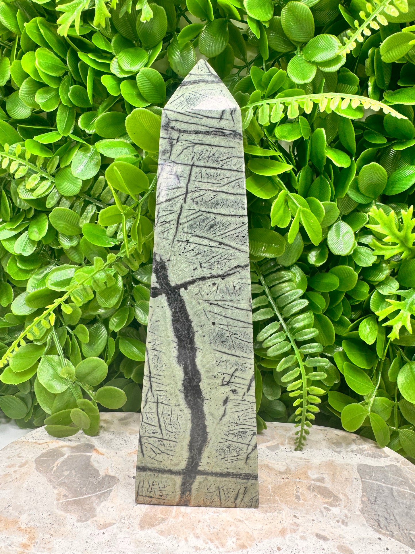 Black Vein Serpentine Tower 1624g