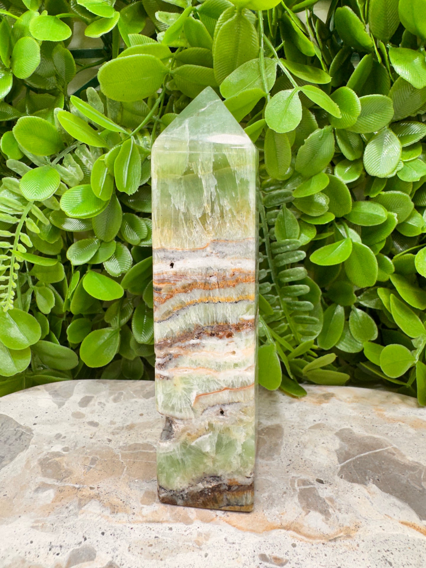 Emerald Kiwi Calcite Tower 384g