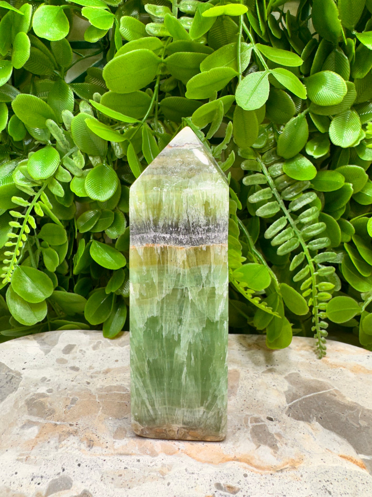Emerald Kiwi Calcite Tower 526g