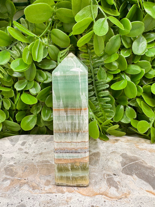 Emerald Kiwi Calcite Tower 244g