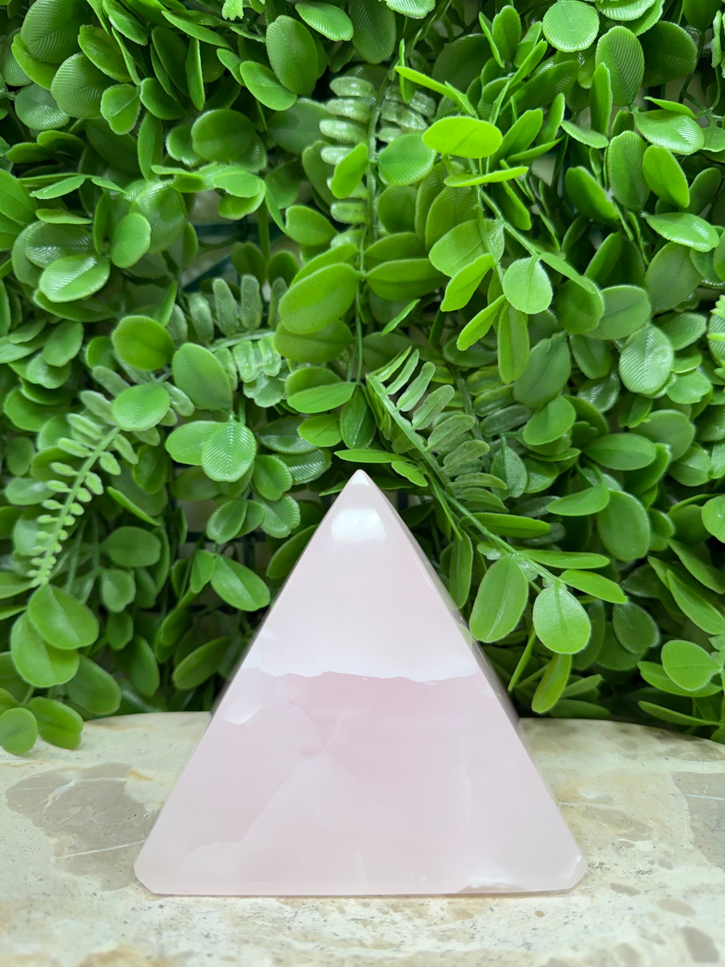 Pink Mangano UV Pyramid 1066g