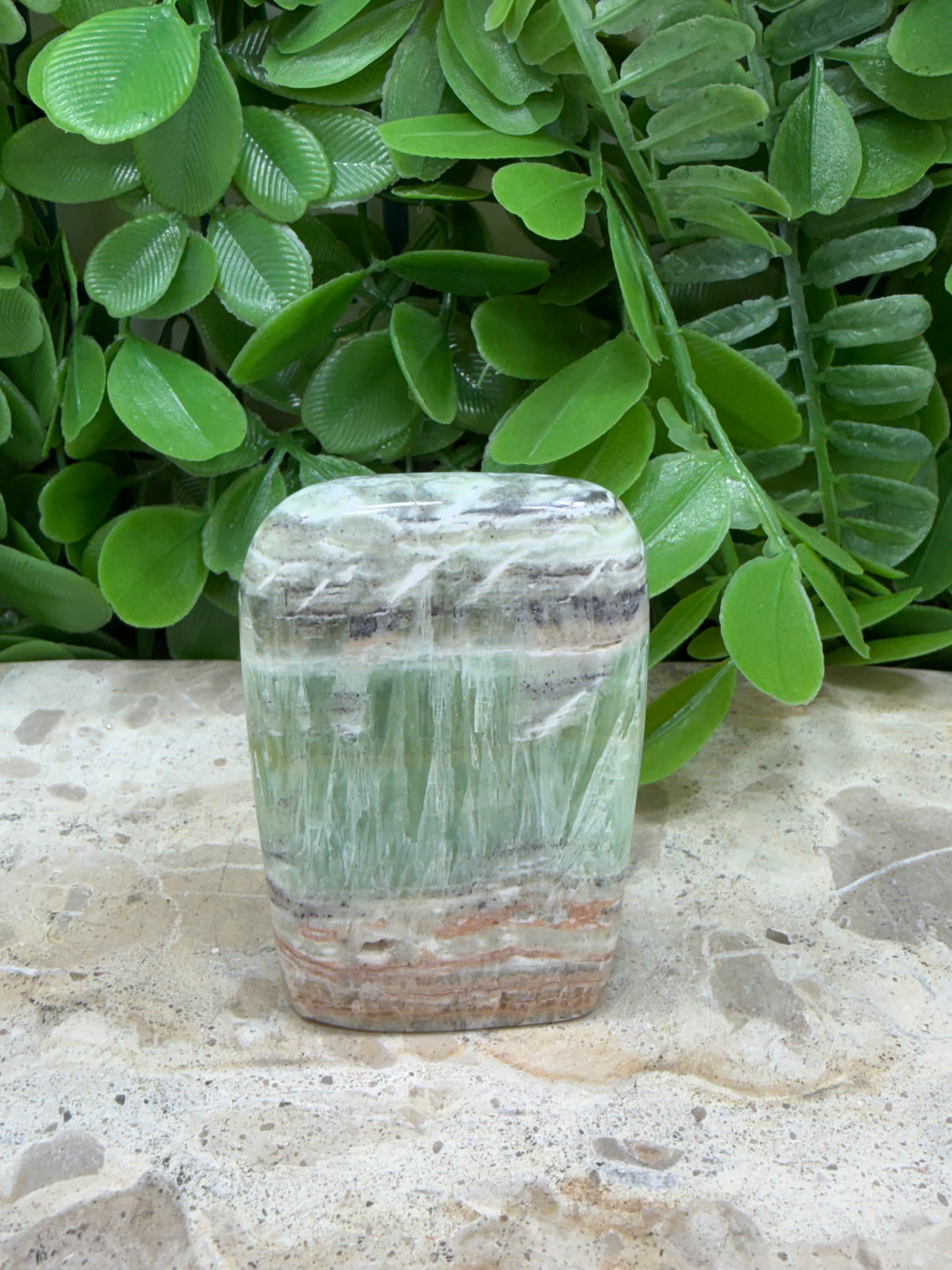 Emerald Kiwi Calcite Freeform 100g