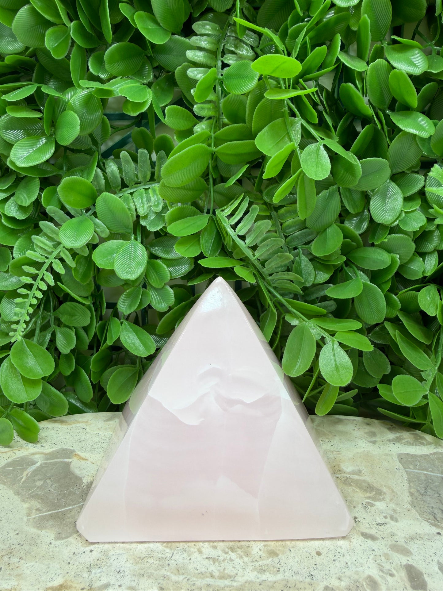 Pink Mangano UV Pyramid 1066g