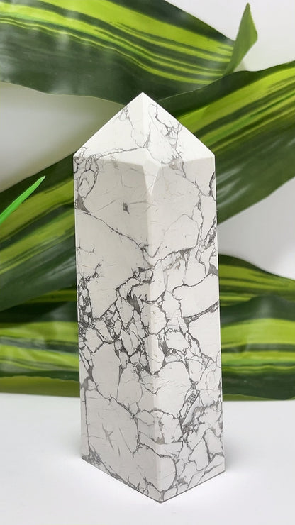 Howlite Tower 290g