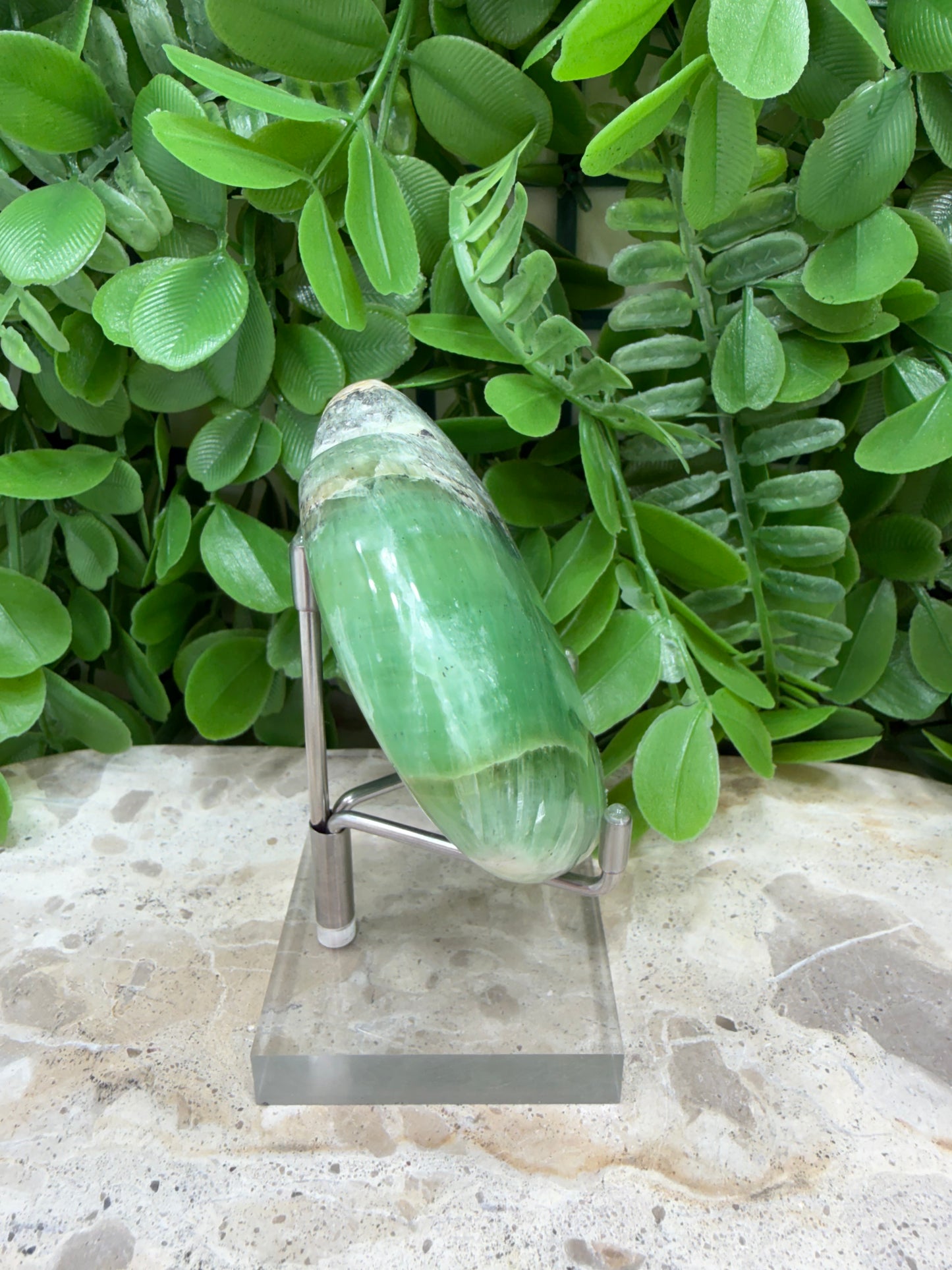 Emerald Kiwi Calcite Heart 212g