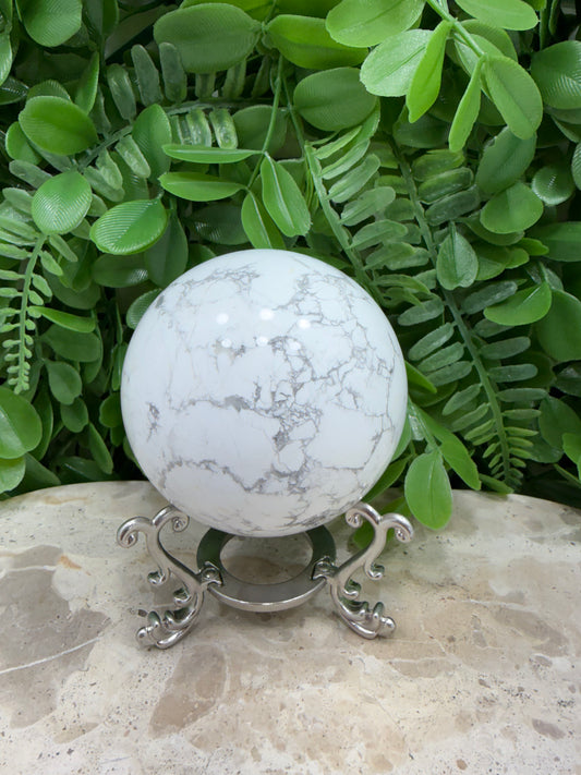 Howlite Sphere | Calm • Patience • Balance