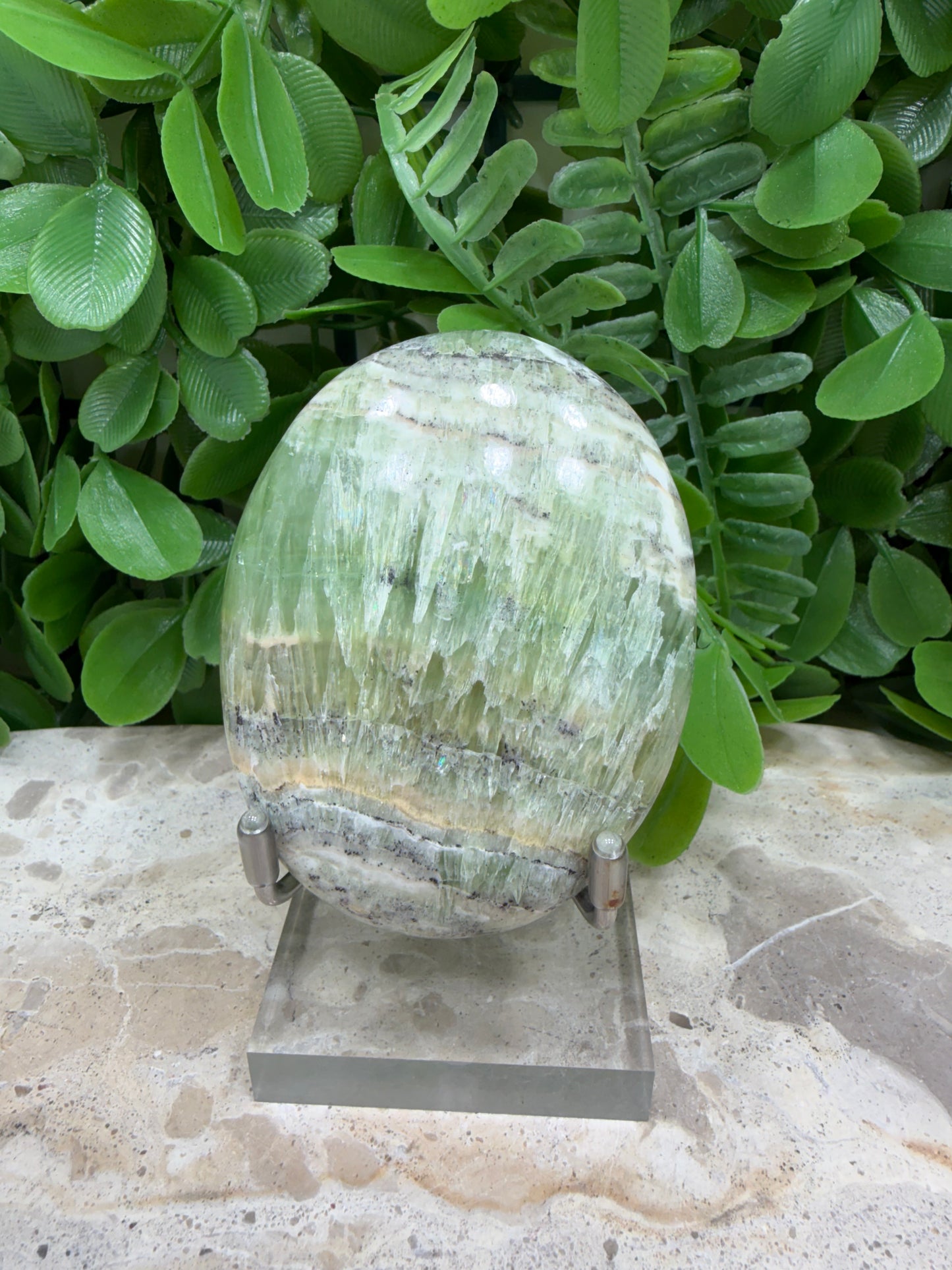 Emerald Kiwi Calcite Palm Stone 148g