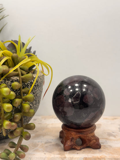 Garnet Sphere 348g