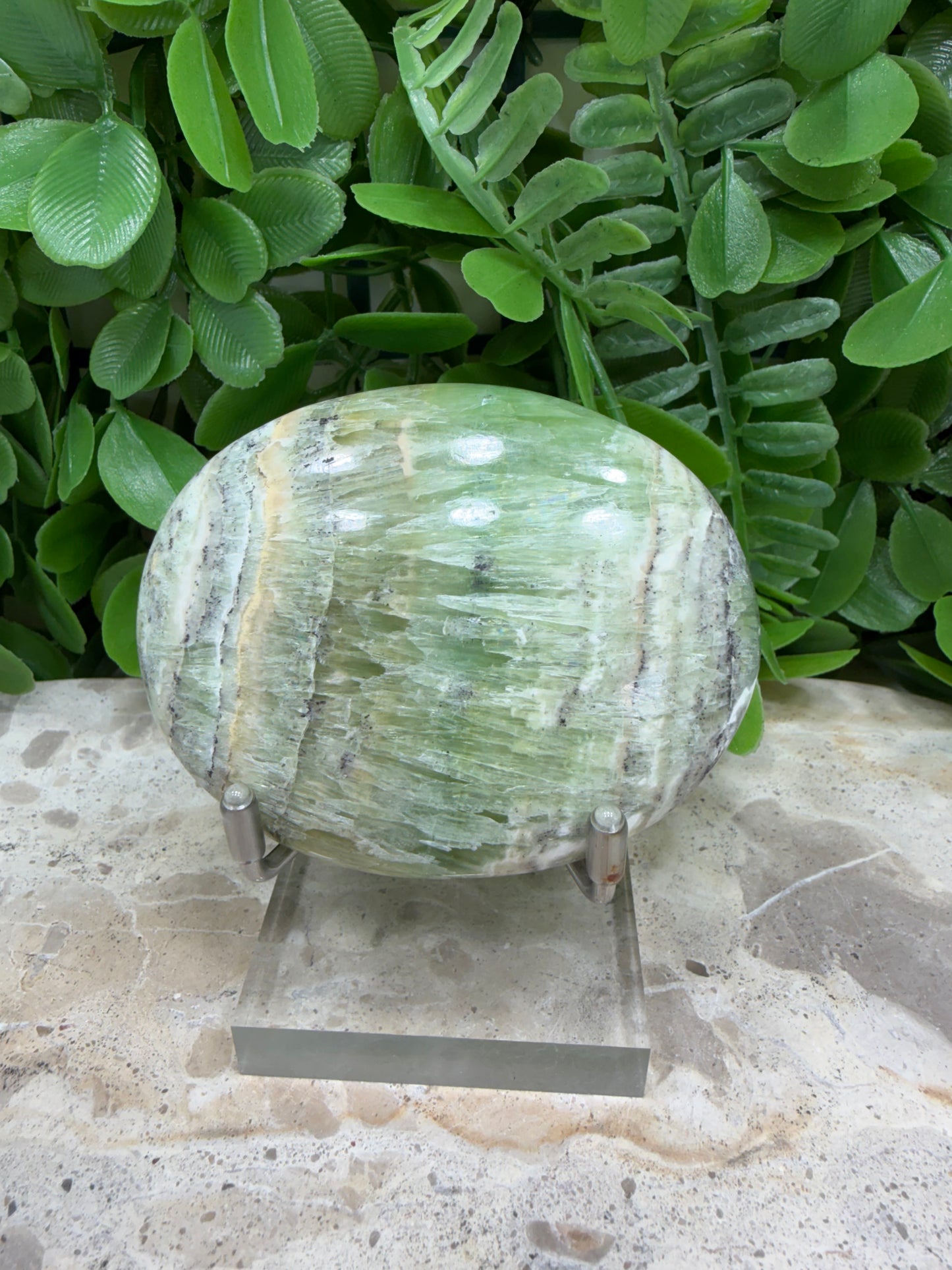 Emerald Kiwi Calcite Palm Stone 148g