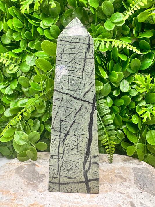 Black Vein Serpentine Tower 1624g