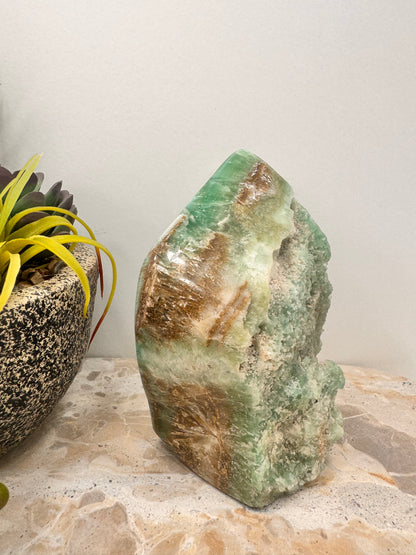 Smithsonite Tower 928g