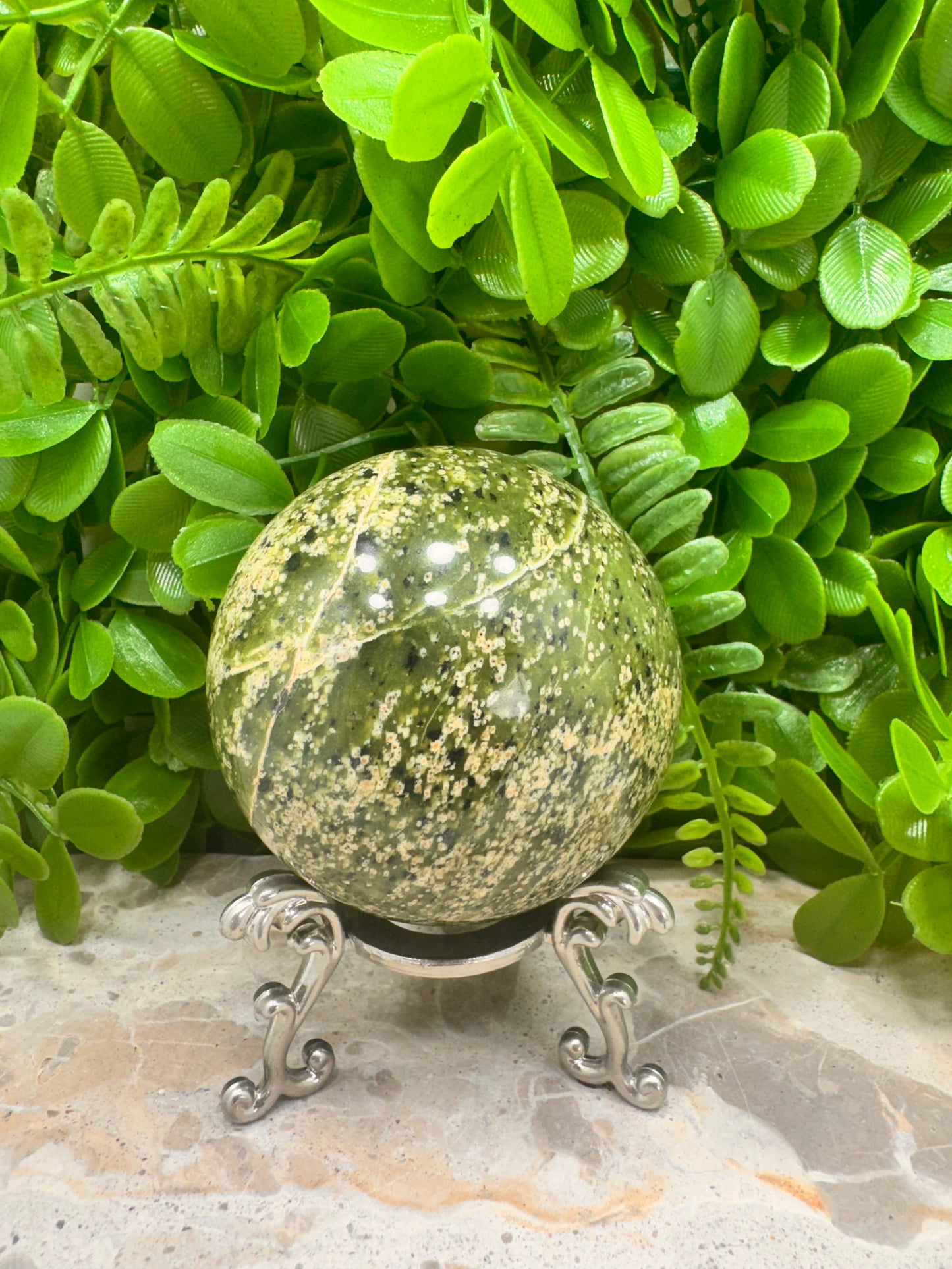 Dotted Serpentine Sphere 570g