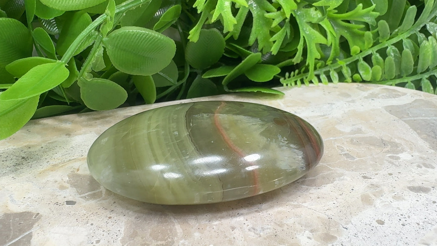 Green Banded Onyx Palm stone 102g