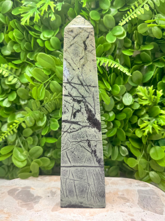 Black Vein Serpentine Tower 1300g