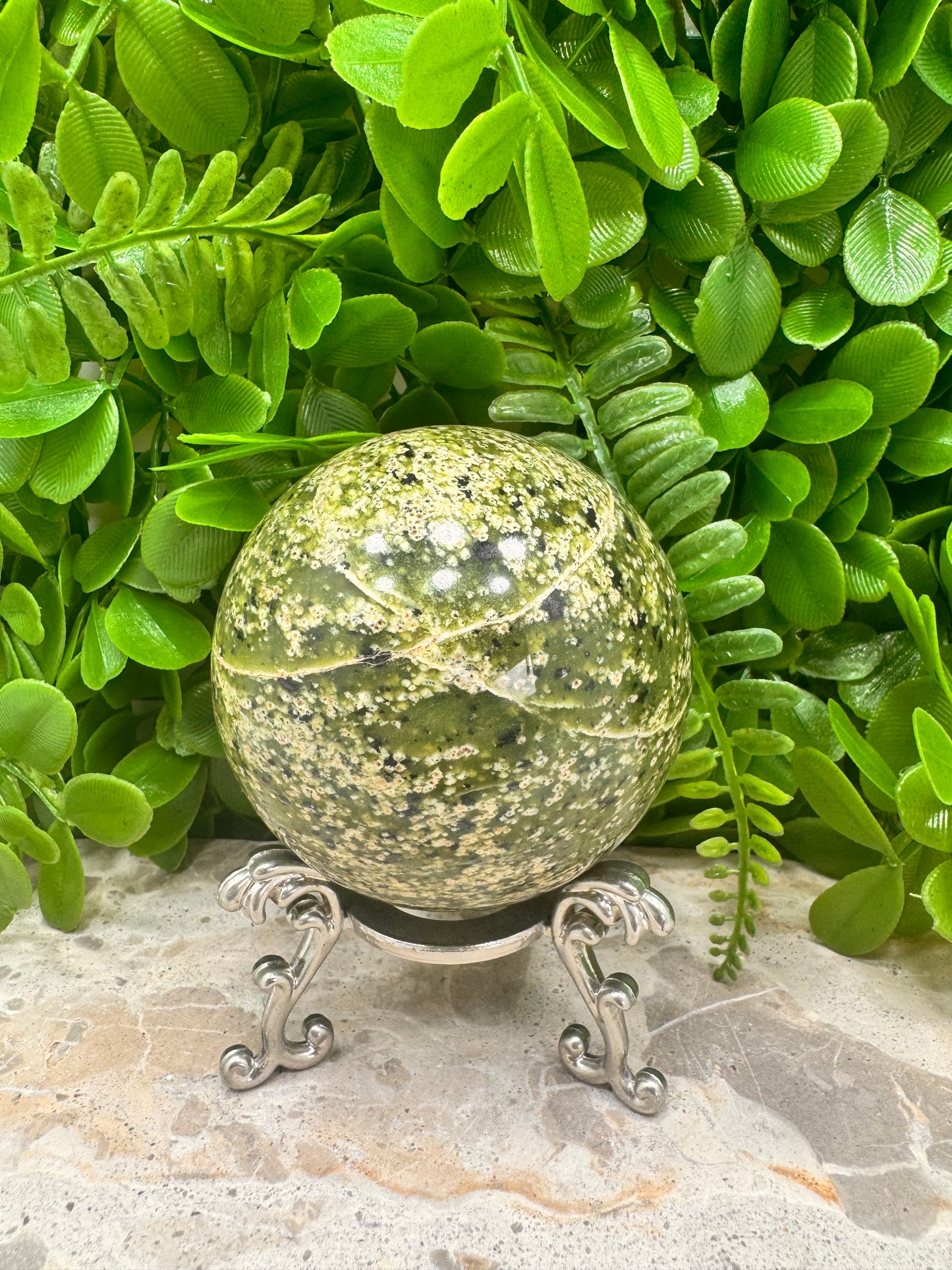 Dotted Serpentine Sphere 570g