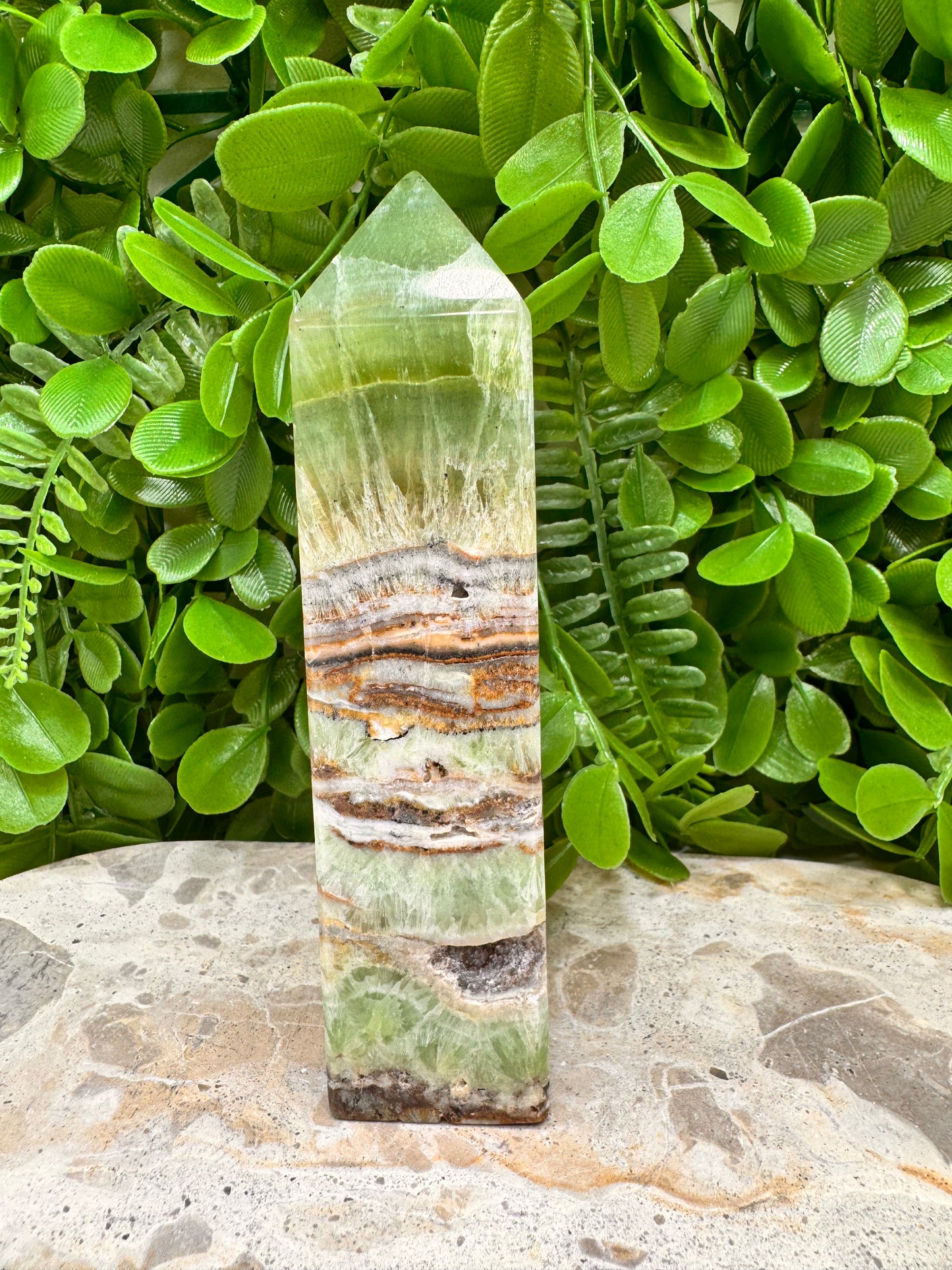 Emerald Kiwi Calcite Tower 384g