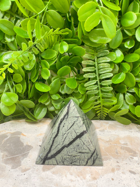 Black Vein Serpentine Pyramid 288g