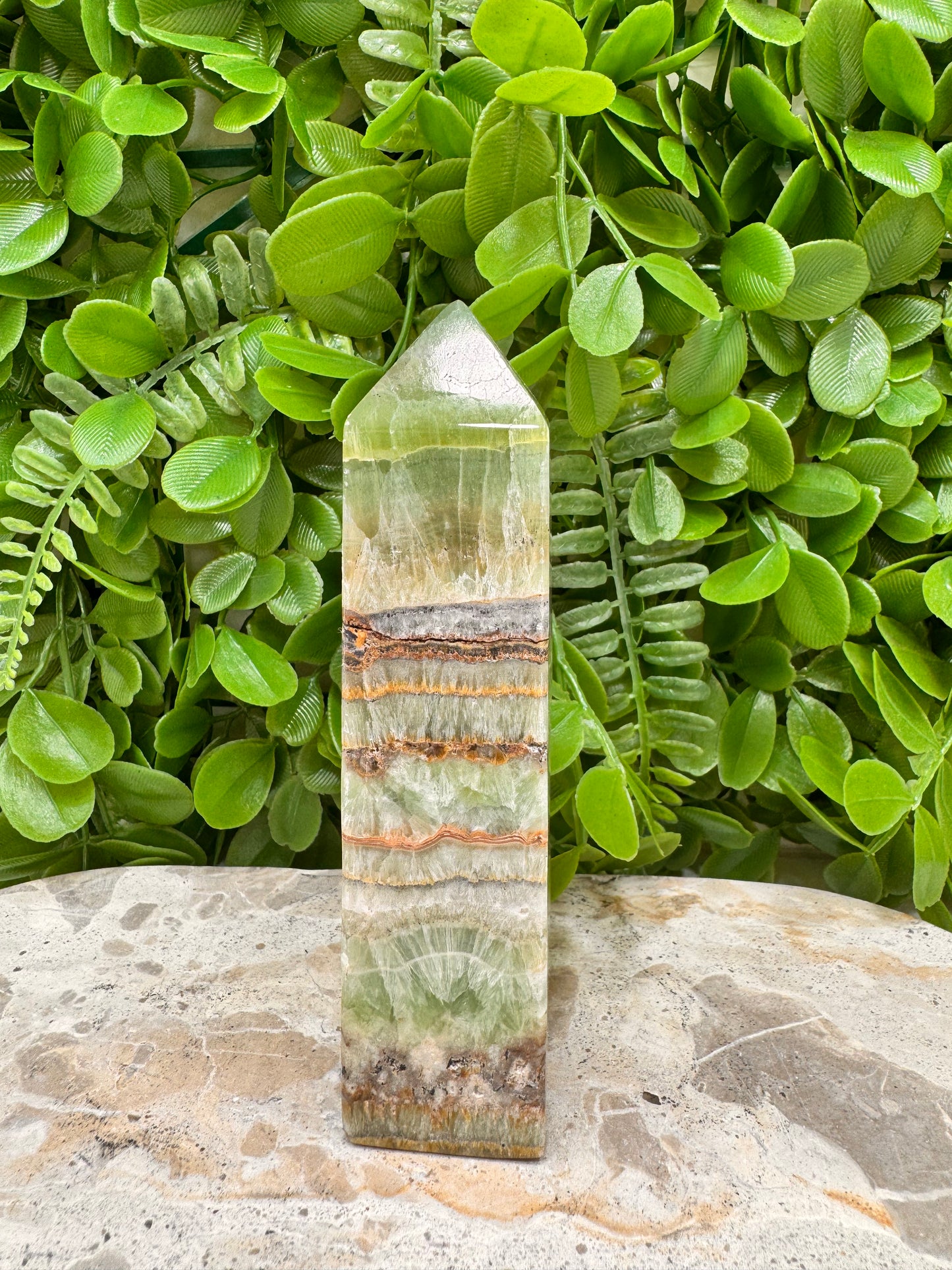 Emerald Kiwi Calcite Tower 302g