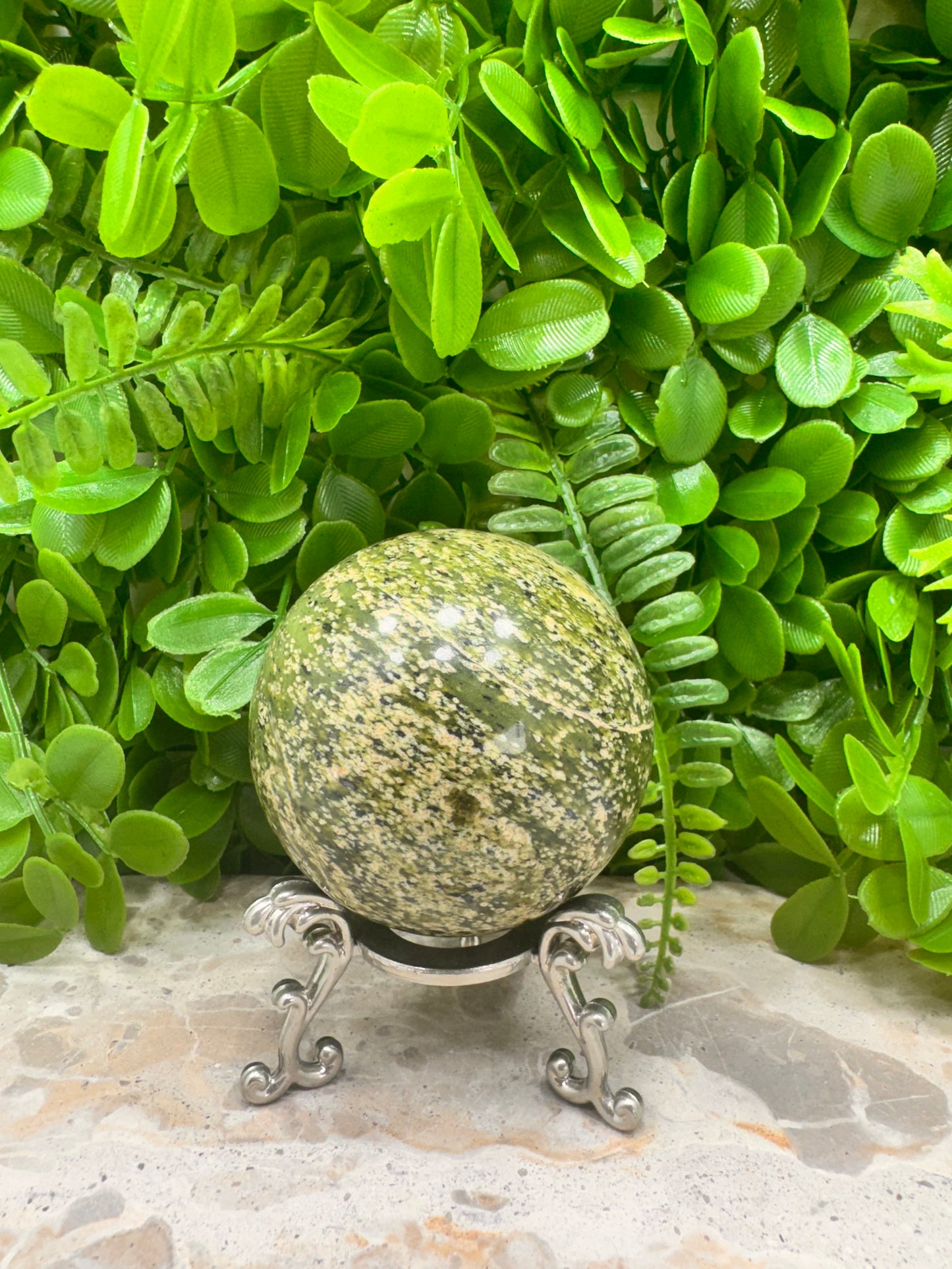 Dotted Serpentine Sphere 514g