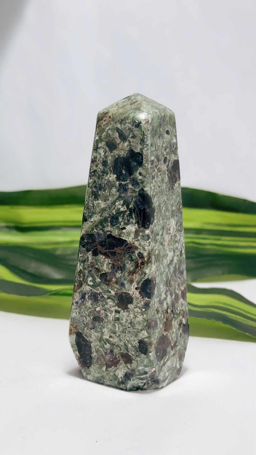 Blue Sapphire with Mica Tower 198g