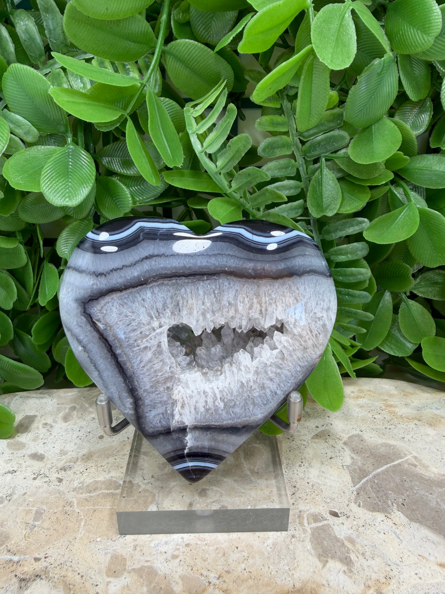 Druzy Black Banded Onyx Heart 174g