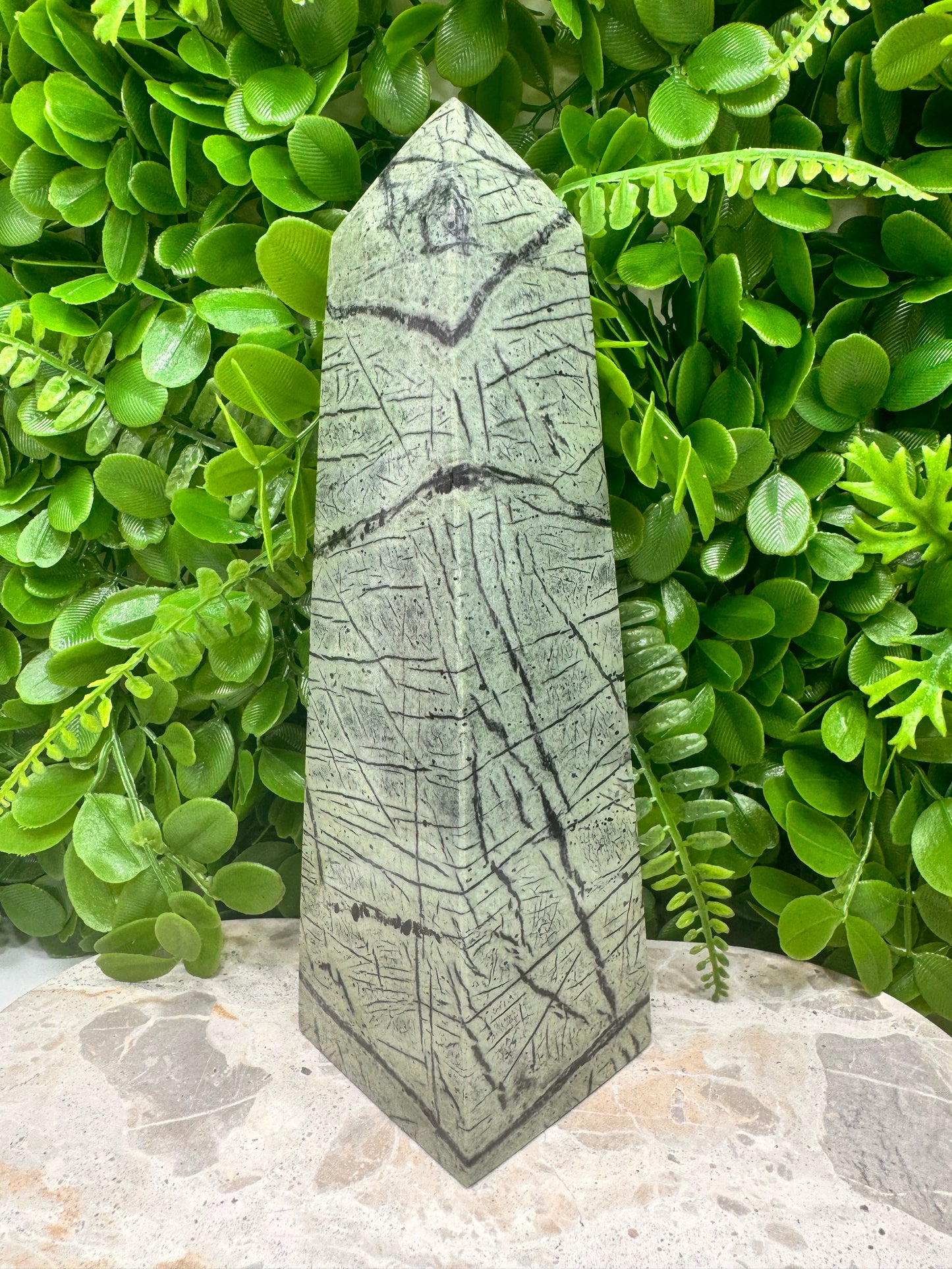 Black Vein Serpentine Tower 1624g