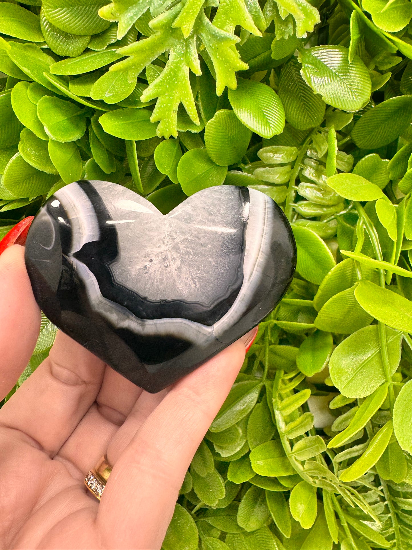 Black Banded Onyx Heart 126g