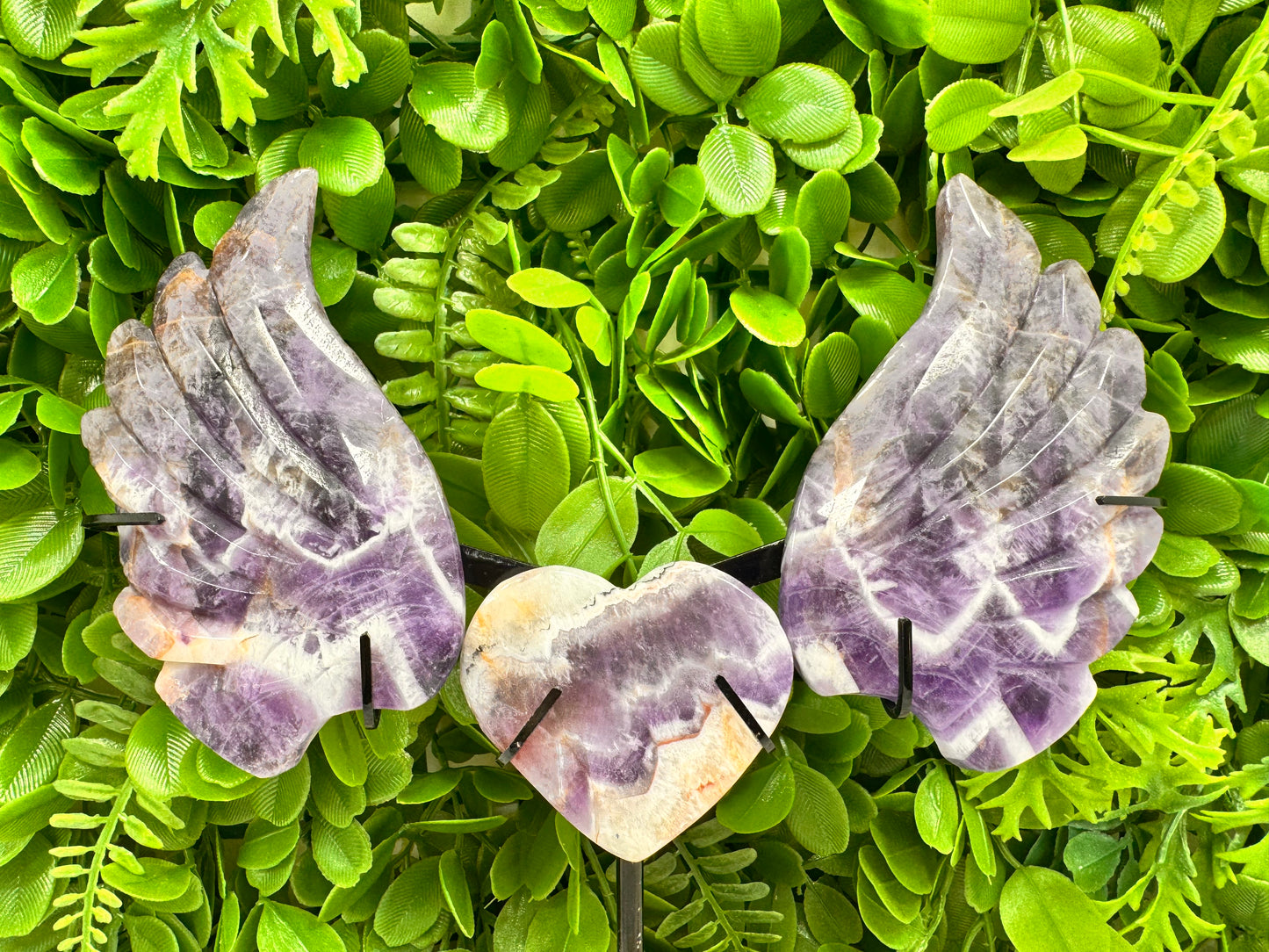 Chevron Amethyst Heart Wings 428g